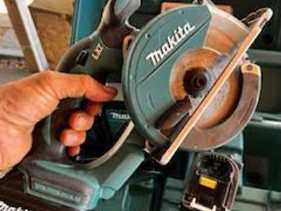 Makita Cordless 5 3/8 metal cutter