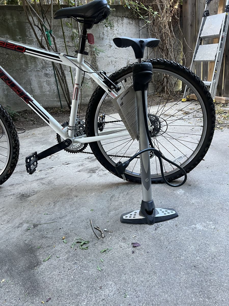 Blackburn Air Tower 4 Floor Pump - Schrader/Presta, Oversized Barrel, 160psi Max
