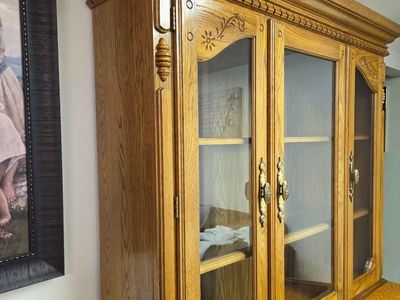 Hutch/Display Case/Furniture