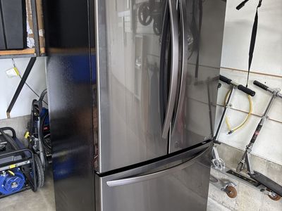 LG Fridge, 25 cu/ft, bottom freezer