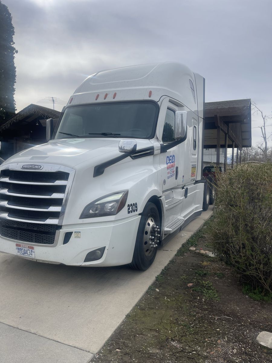 2021 Freightliner Cascadia 