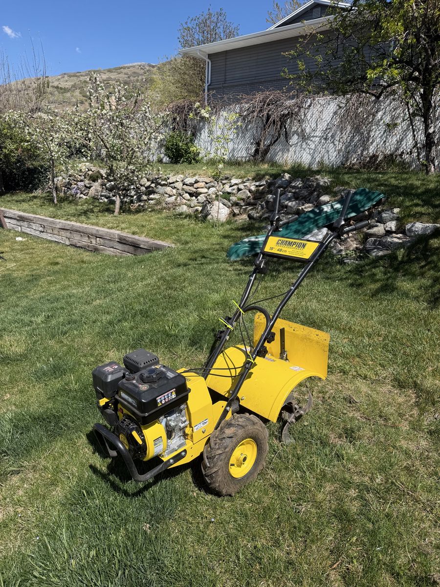 Champion 19" Rear Tine Rotoriller - 212cc