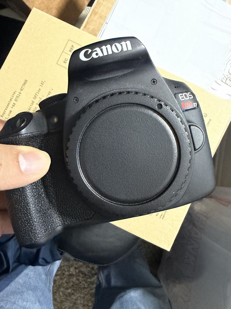 Canon T7 , Ef 24-70mm F2.8