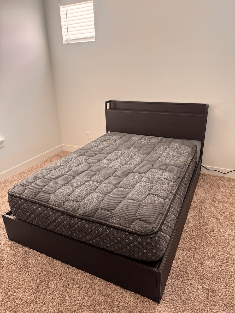 Full size mattress / Lifting bed frame