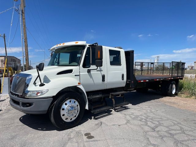 2013 International 4300 21' Flatbed Truck with a Crew Cab!!
