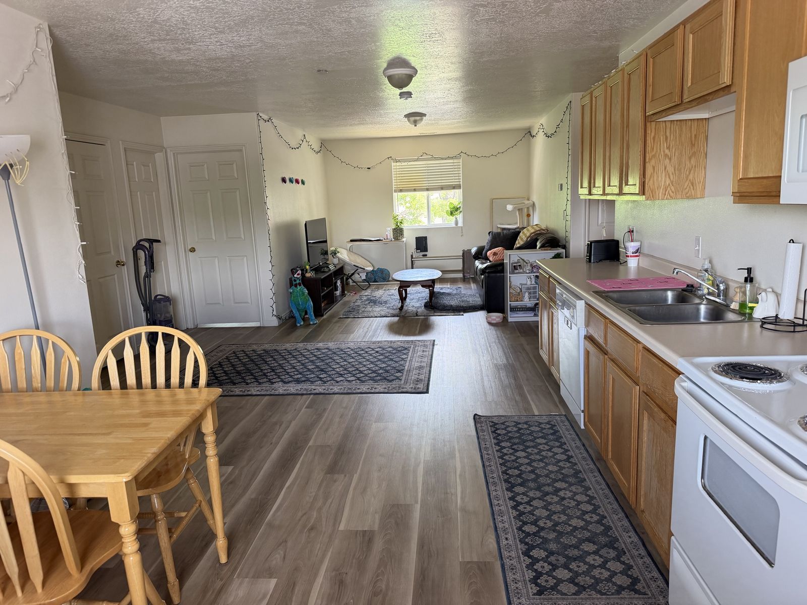 Main image 6