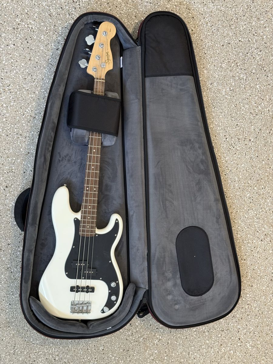 Fender Bass with Travel Case