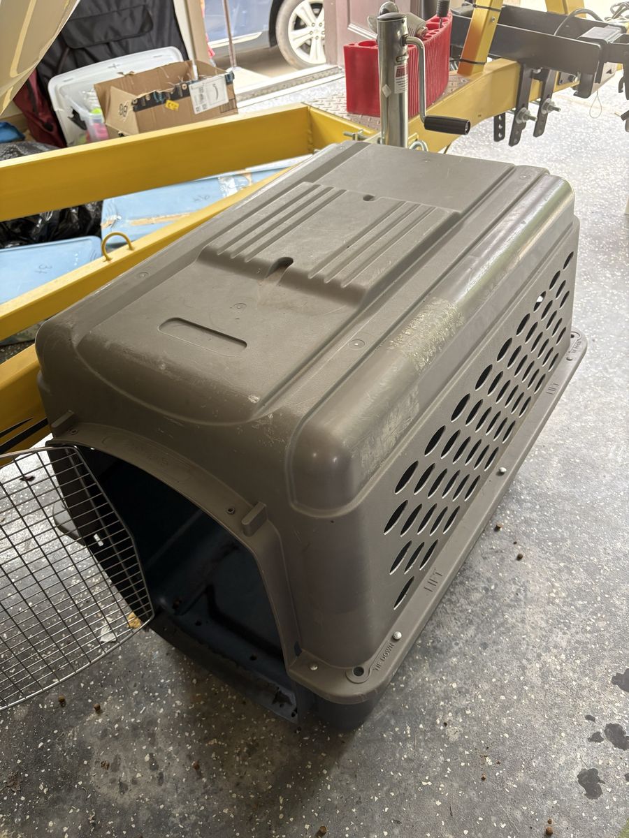 Plastic Pet Kennel Transport Crate with Wire Door