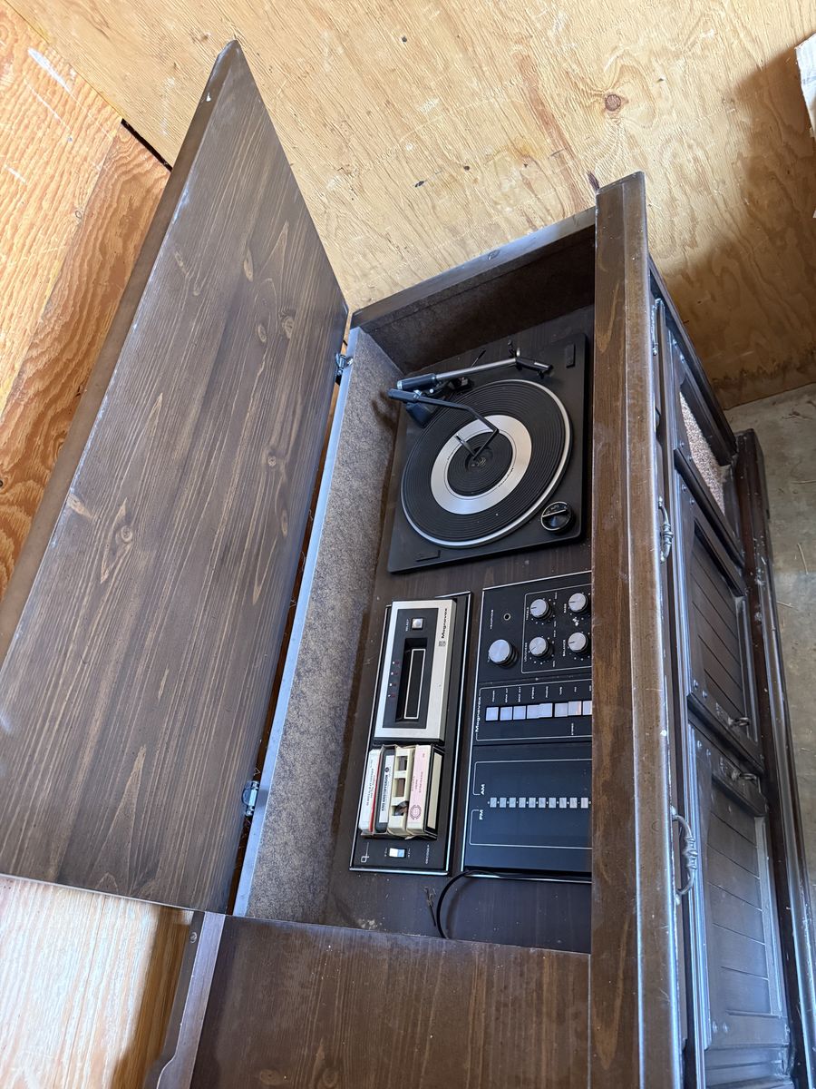 Vintage Magnovox Stereo Console