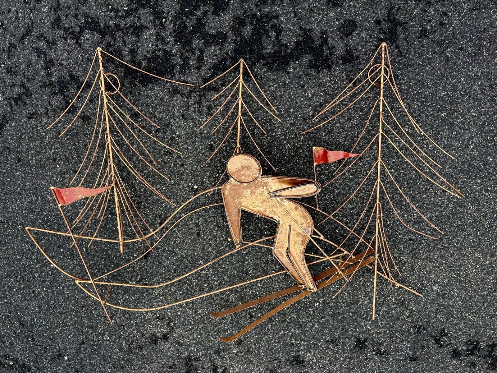 Vintage metal wire alpine skier. Curtis Jeré style awesome cabin / home wall hanging decor, Mtn mountain ski lodge