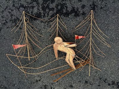 Vintage metal wire alpine skier. Curtis Jeré style awesome cabin / home wall hanging decor, Mtn mountain ski lodge
