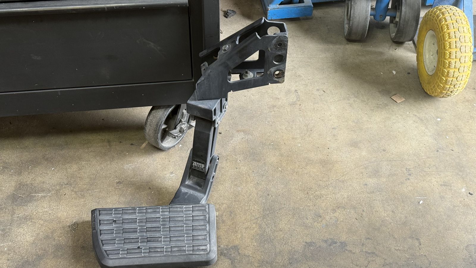 Rear bumper step