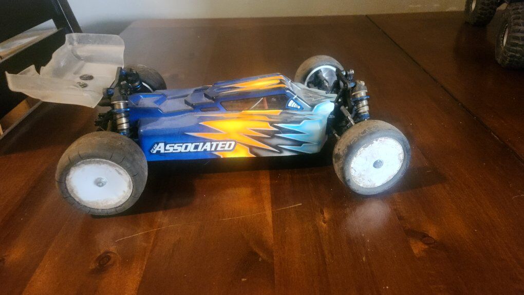 Team associated b74.1