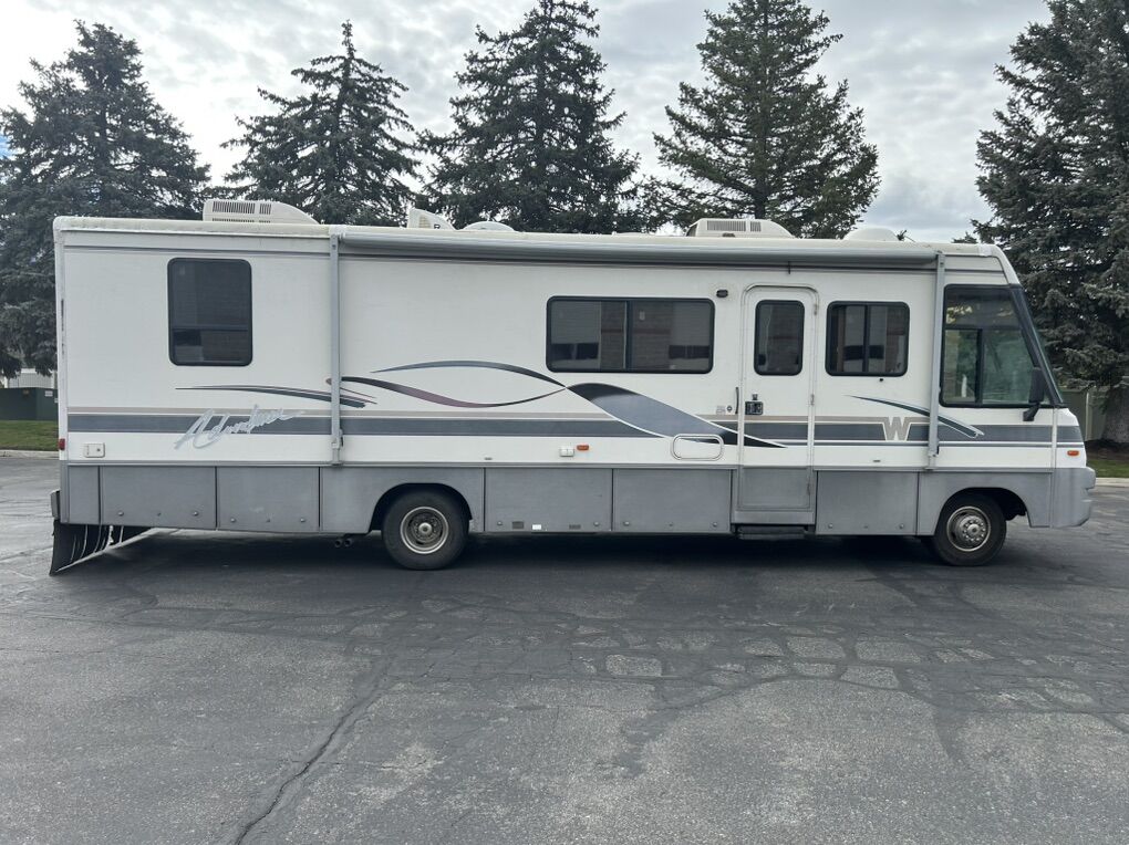 1996WinnebagoAdventurer 32WQ