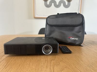 Optoma TL50W projector with remote and case - tested and working
