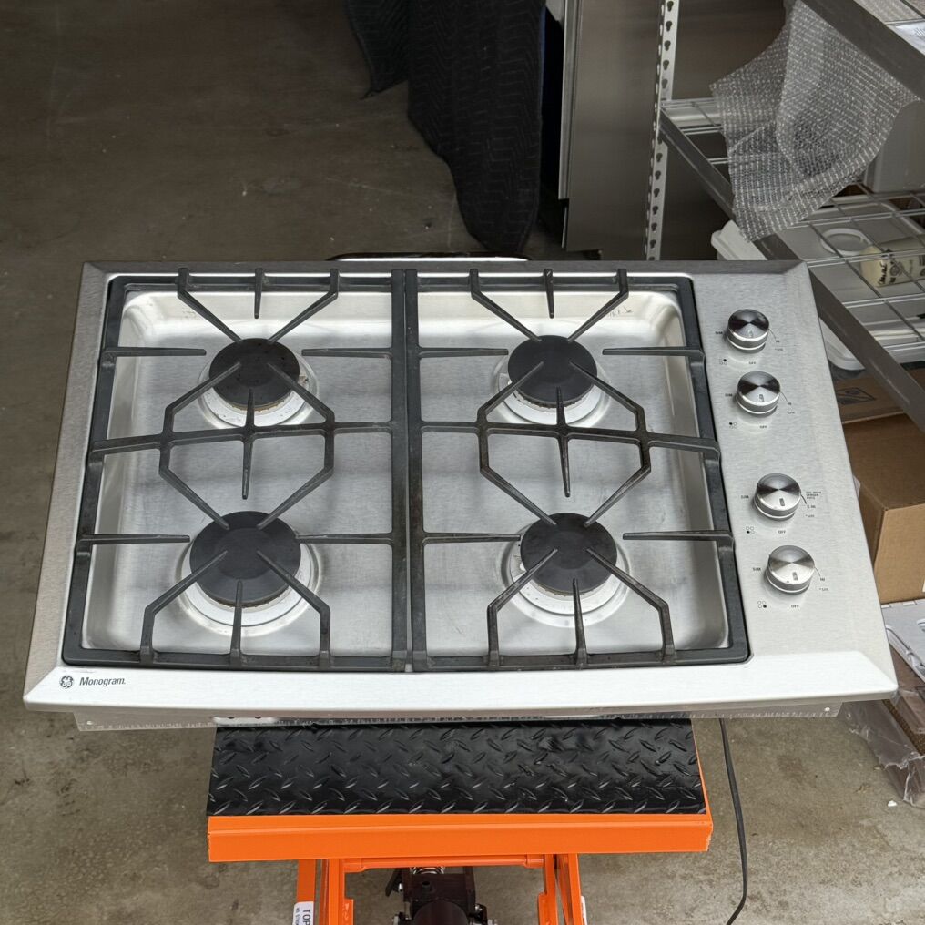 GE Monogram 30 Inch Gas Cooktop