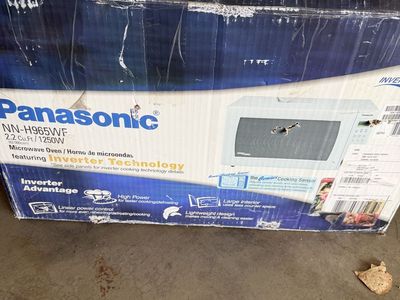 Panasonic 1250 Watt Microwave - New in Box Model NN-H965WF 2.2 CF