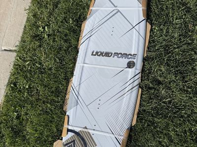 Brand new Liquid Force S4 142 Wakeboard