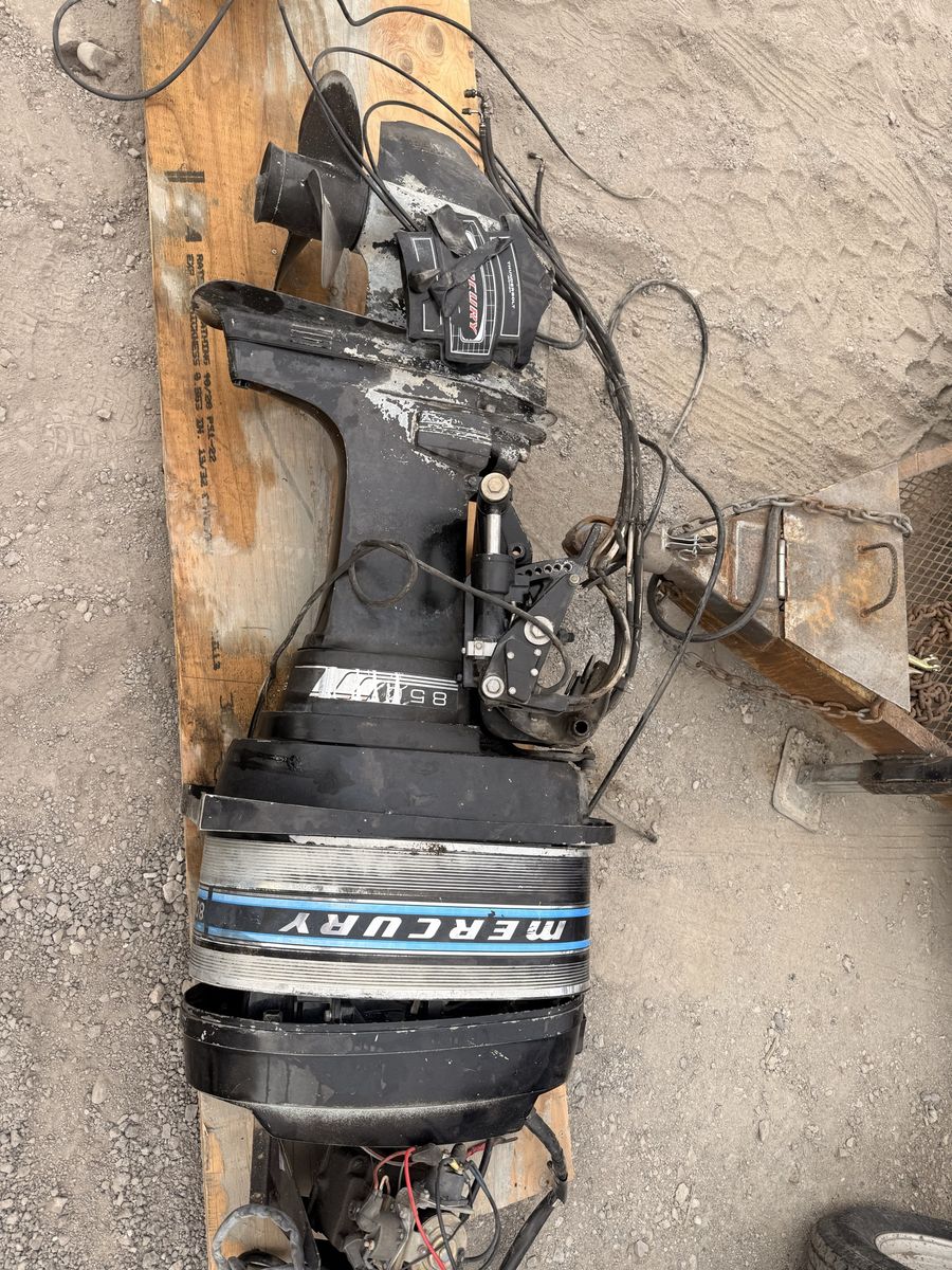 Mercury 850 Outboard Motor - Vintage 85 HP Boat Engine with Controls & Propeller