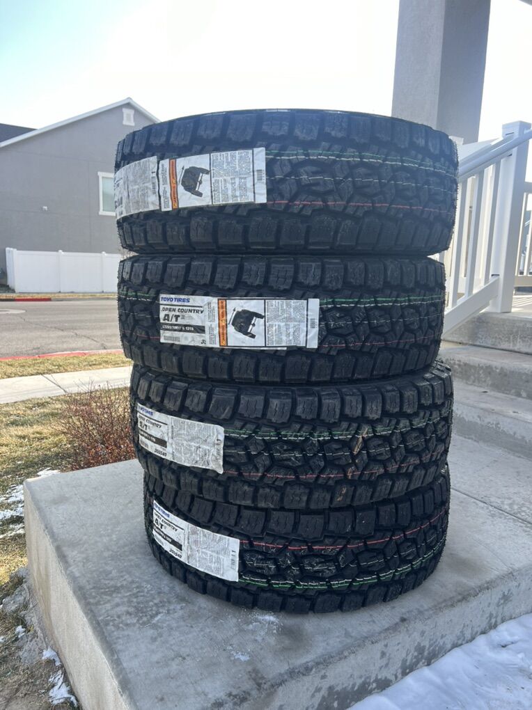 285/70R17 Toyo at 3  10 ply new