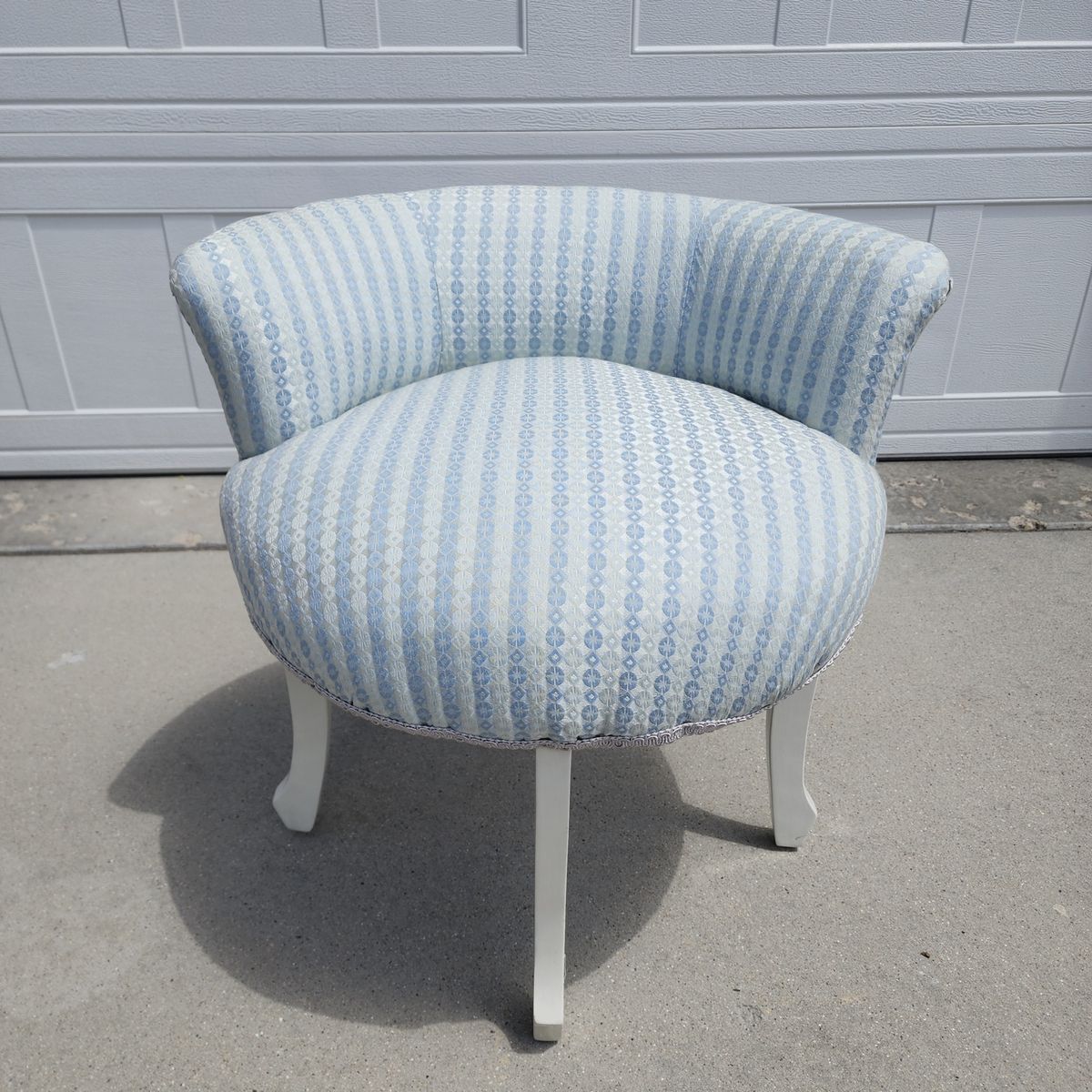 SERENA & LILY VANITY STOOL CHAIR FRENCH STYLE FRENCH BLUE KENSINGTON STRIPE FABRIC NICE QUALITY!