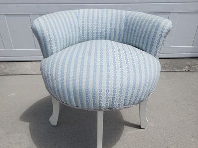SERENA & LILY VANITY STOOL CHAIR FRENCH STYLE FRENCH BLUE KENSINGTON STRIPE FABRIC NICE QUALITY!
