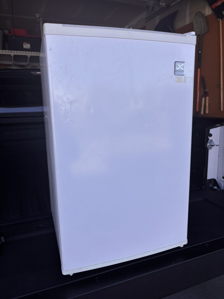 Like New Daewoo Mini Fridge In Amazing Condition