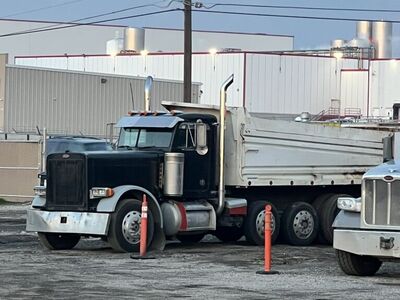 Peterbilt 379 EXHD Dump Truck