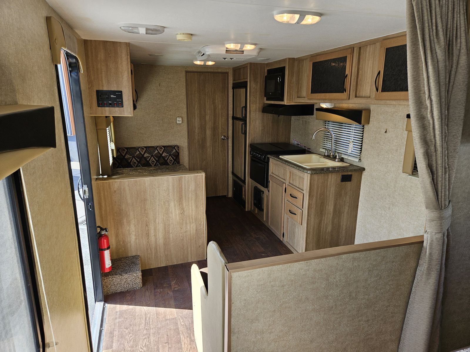 Main image 3