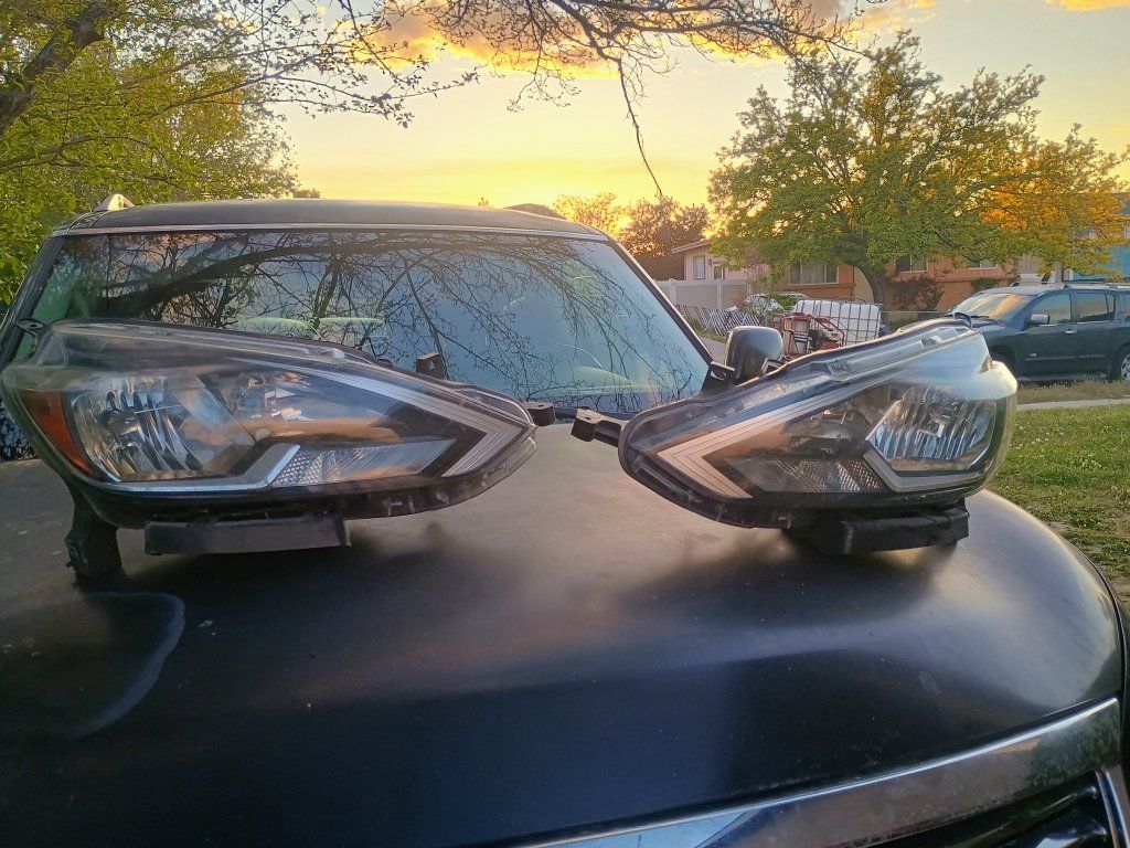 2016 to 2019 Nissan sentra pair of headlights