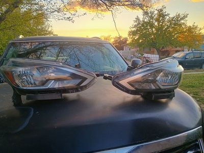 2016 to 2019 Nissan sentra pair of headlights