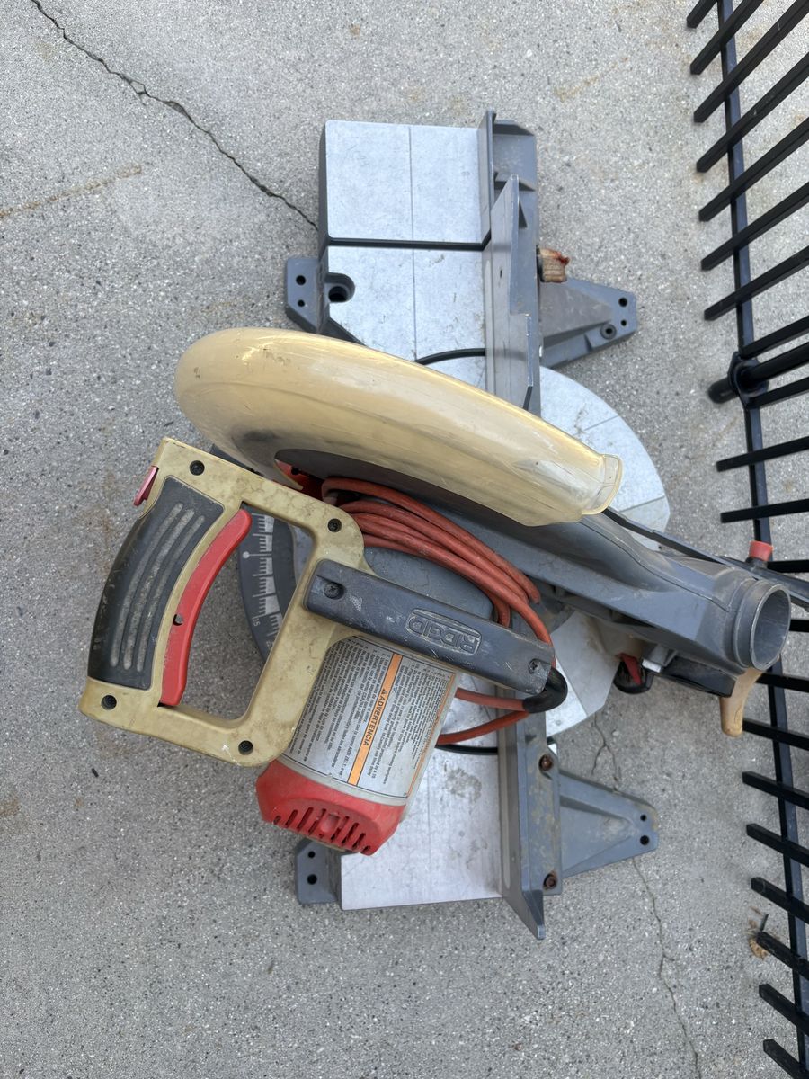 RIDGID Compound Miter Saw - Corded Power Tool