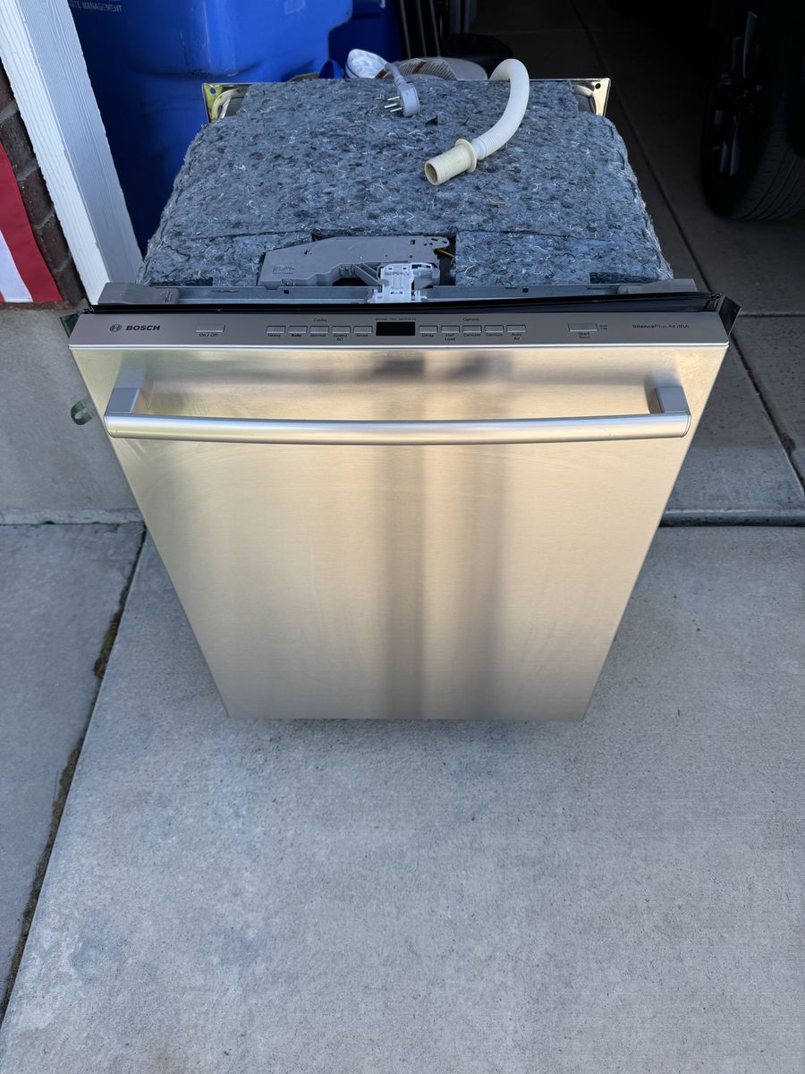 Bosch SilencePlus 44 dBA Dishwasher - Stainless Steel, Built-in, Excellent Condition