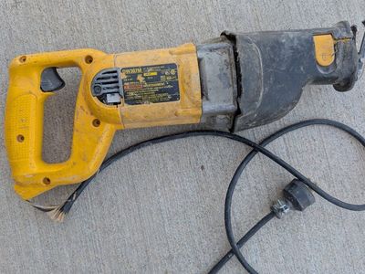 DeWalt DW307M V.S. Reciprocating Saw 1 1/4" Stroke 9.5A Corded