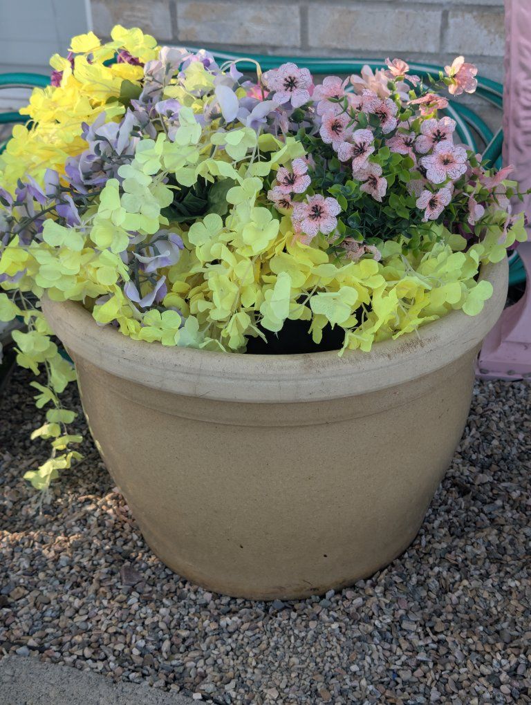 large ceramic planter excellent condition