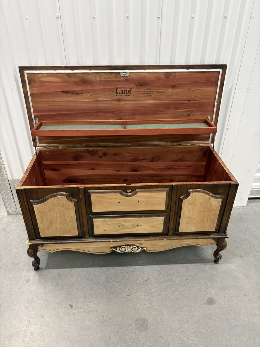 Vintage Lane Cedar Hope Chest – Cedar Lined Storage Trunk