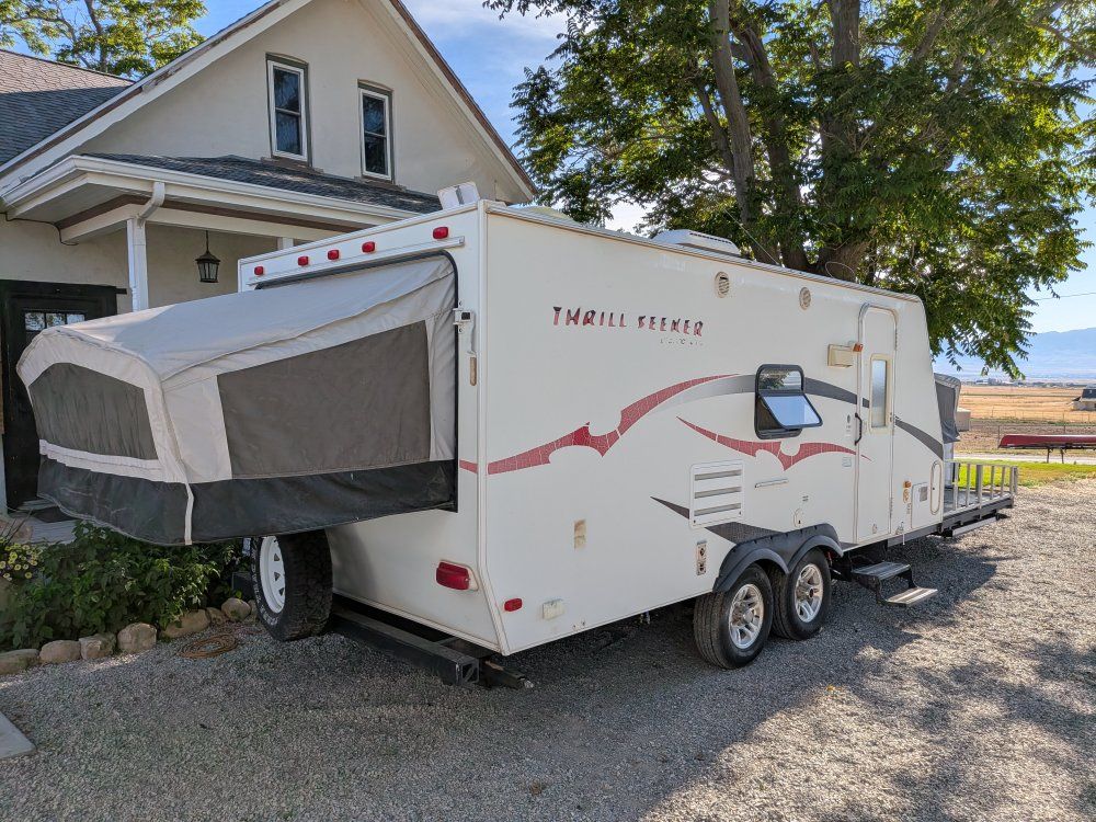 2009 Starcraft thrilseeker 21SSD hybrid toy-hauler travel trailer.