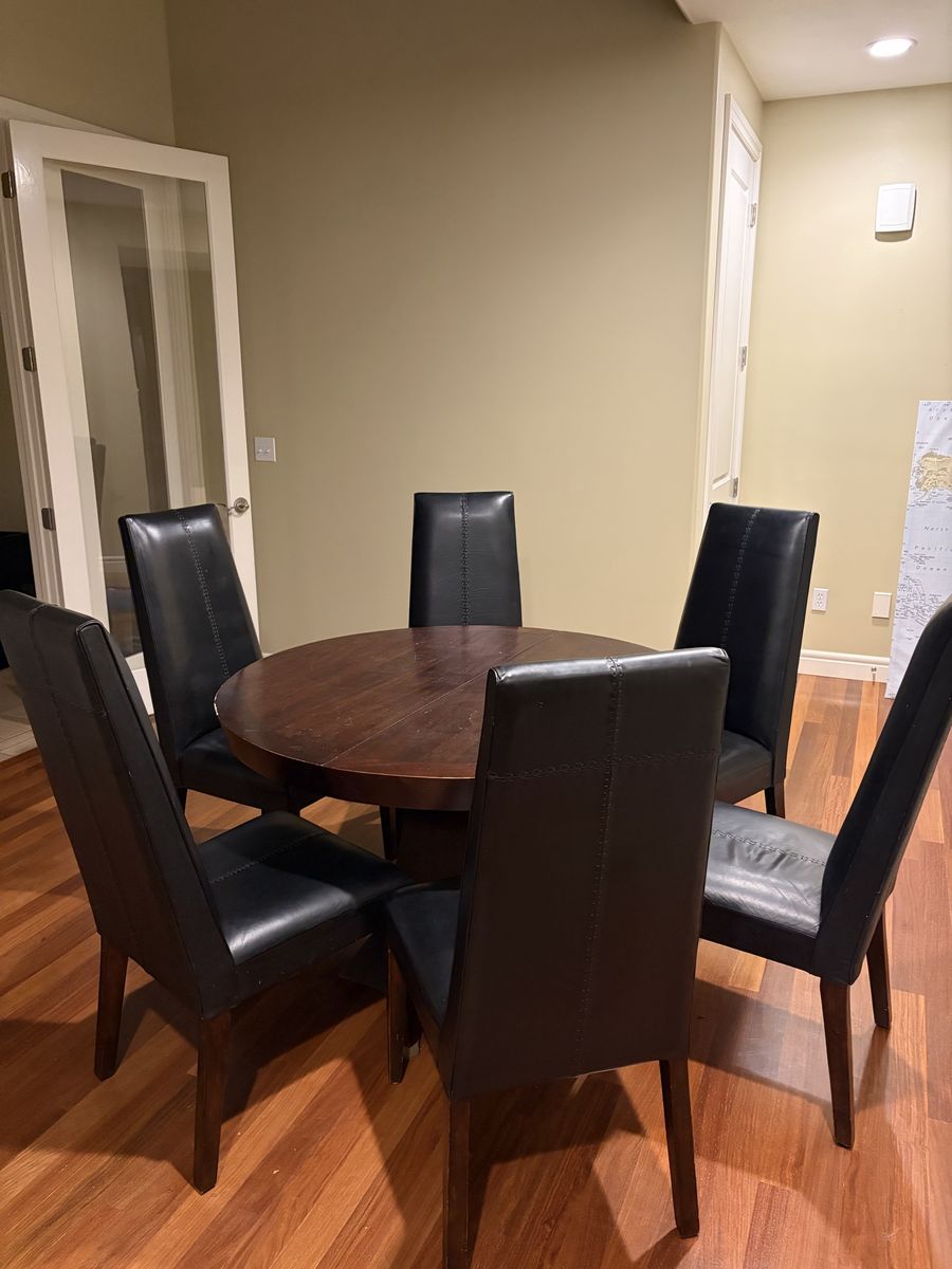 Dark Wood Round Dining Table with 6 Black Leather Chairs