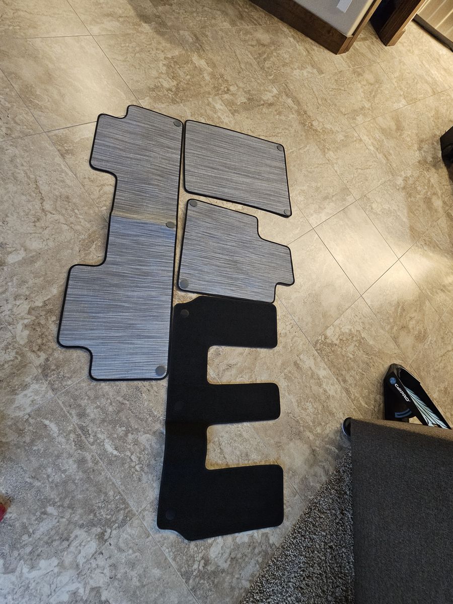 Rivian R1S Gen 1 Chilewich Mats