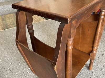 Vintage end Table With Magazine Rack