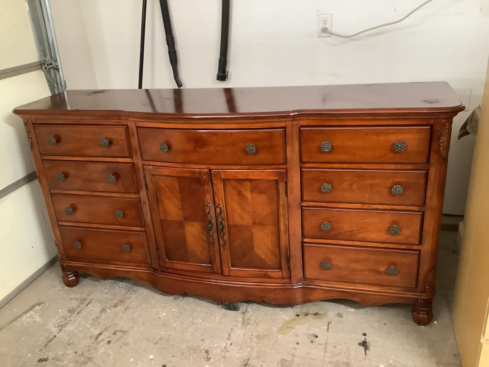 Beautiful Timeless 9 Drawer Dresser
