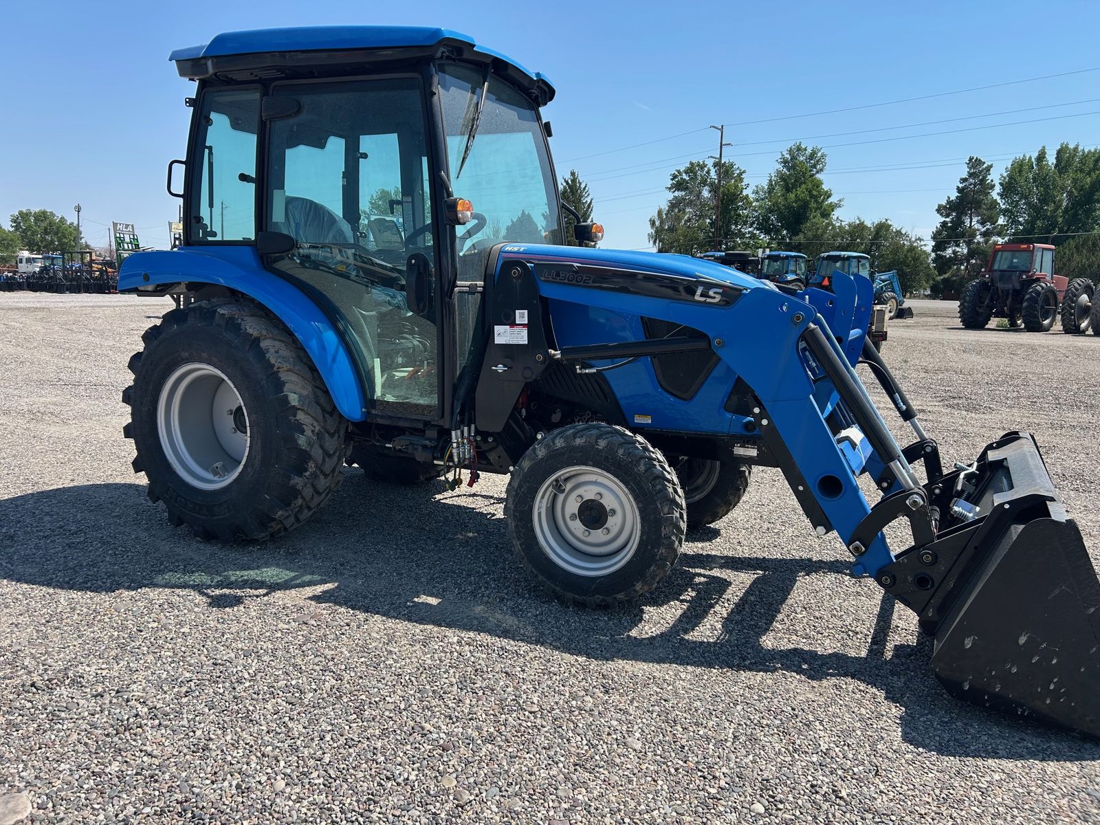 LS MT226HEC Tractor and Loader with 25hp yanmar engine