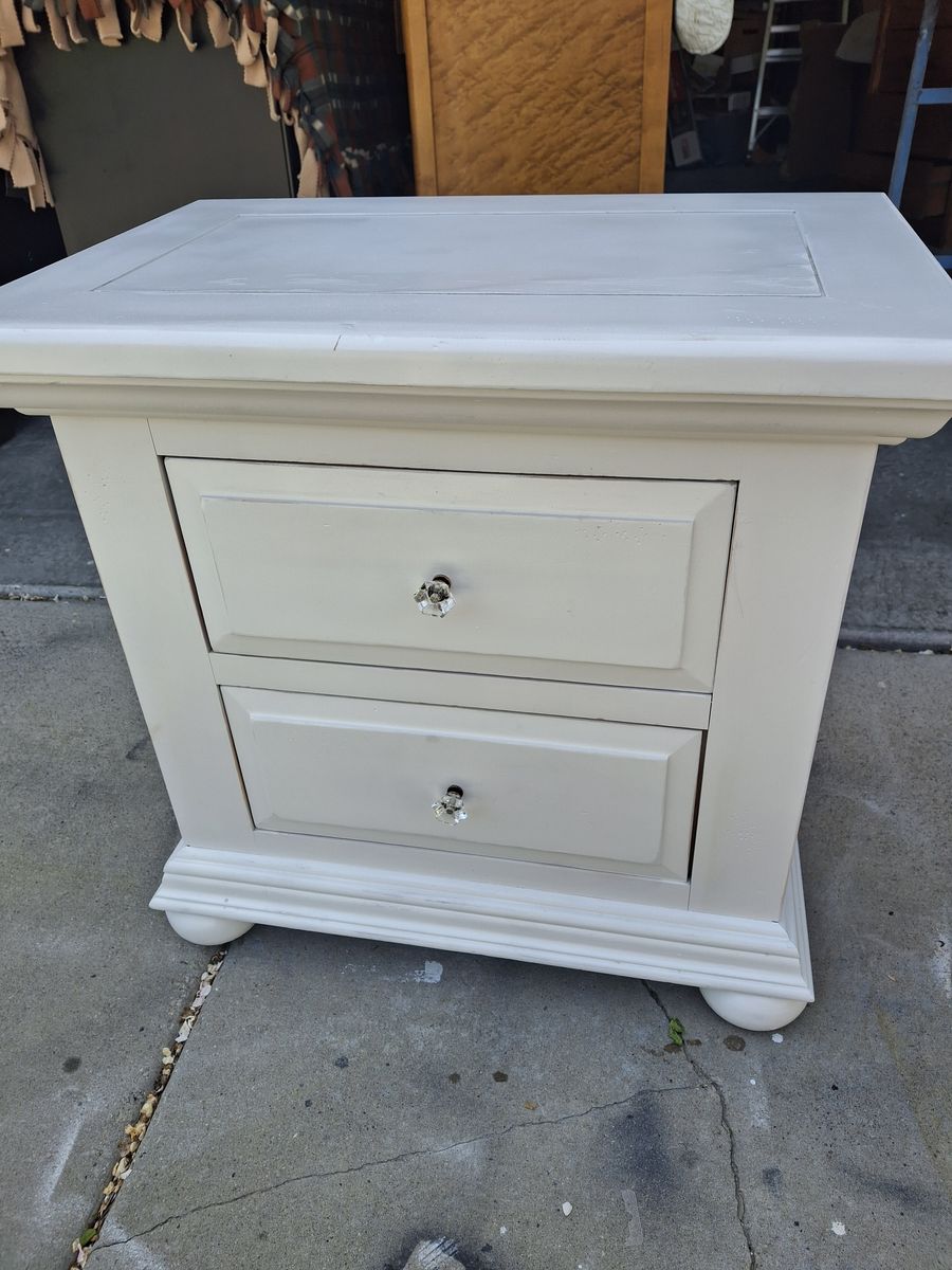 all wood white night stand/alay