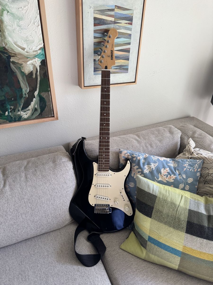 Yamaha EG303 “Strat” style electric guitar