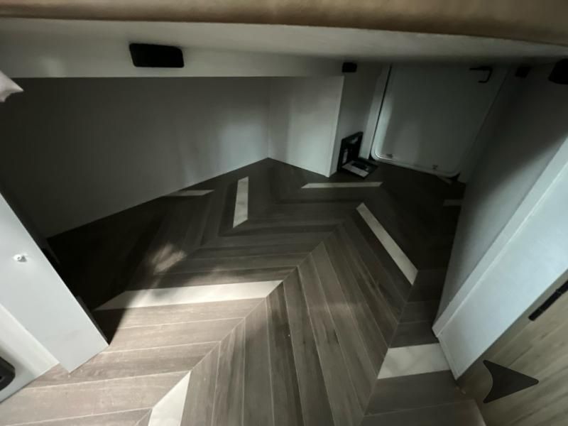 Main image 19