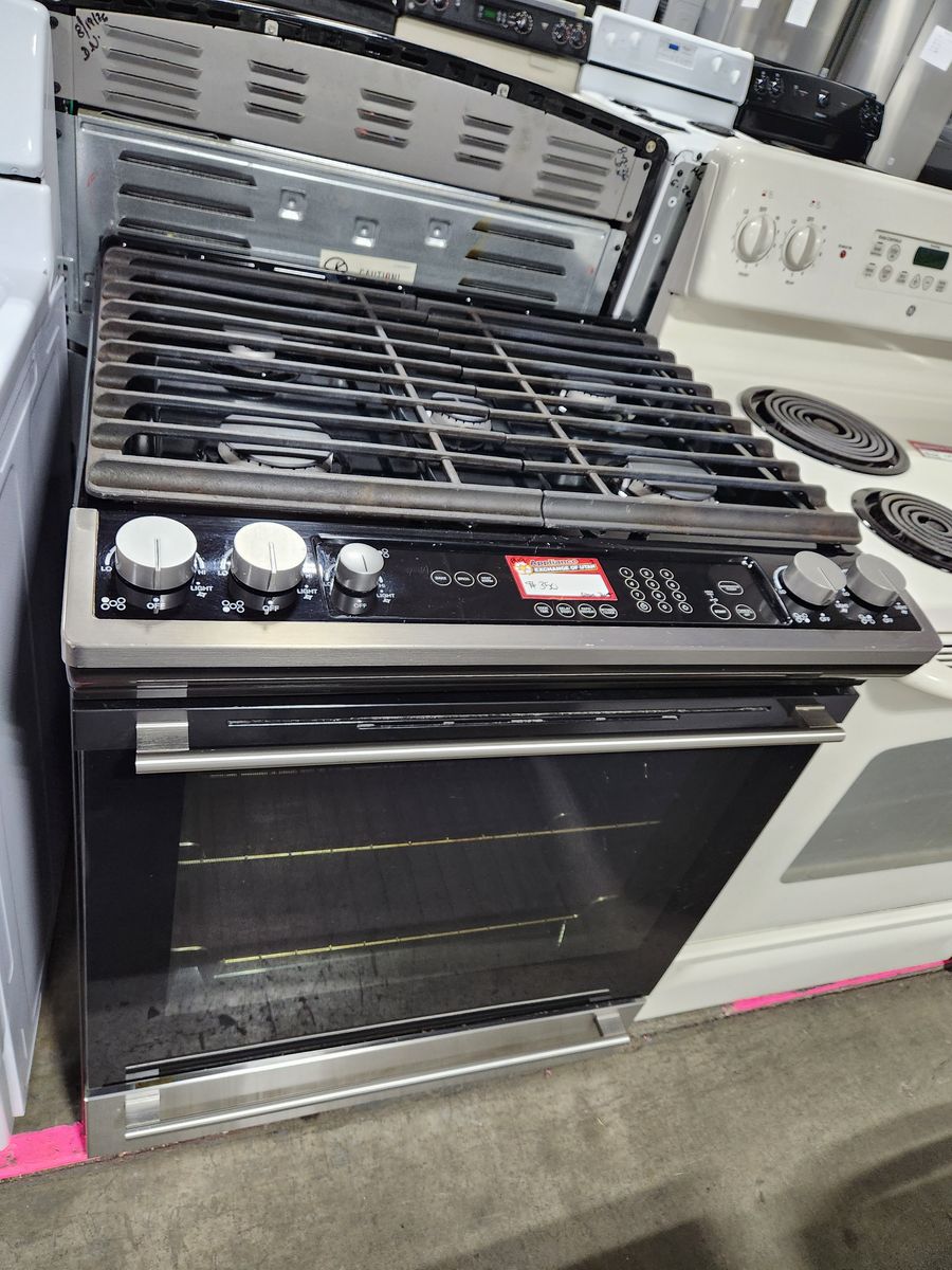 Stainless Steel Gas Range with Front Controls and Oven - W-Warranty