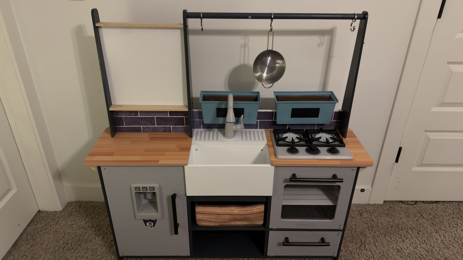 Play kitchen