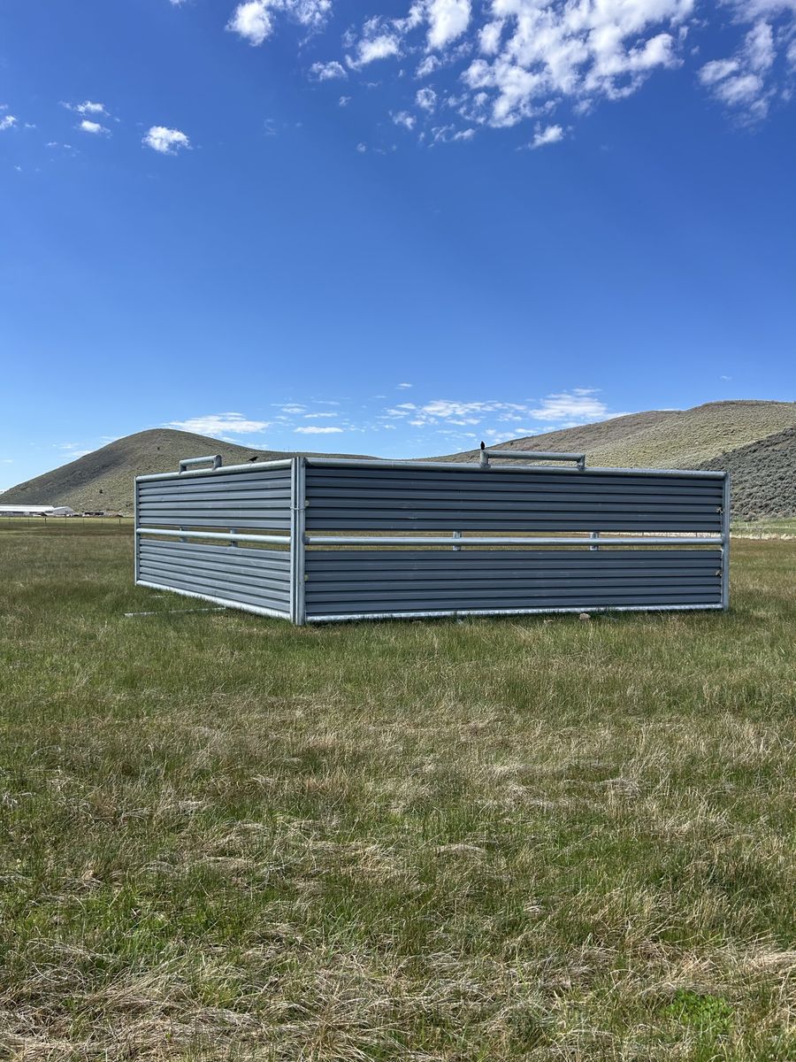 Livestock windbreak panels 24’&6”x7’&10”