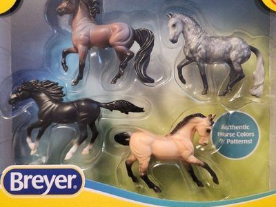 Breyer Stablemates "Poetry In Motion" Horse Gift Set - 4 Authentic Scale 1:32 Horse Figures