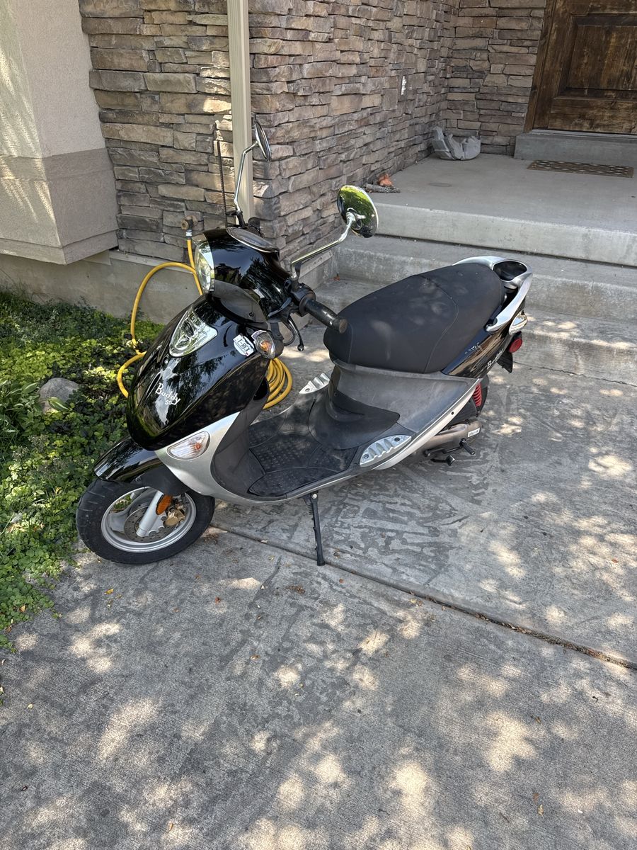 Genuine Buddy 50 Gas Scooter - Black & Silver